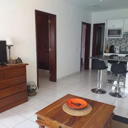 Playa Bastian - Piscina Climatizada - Wifi - Playa 1 Min. Apartamento