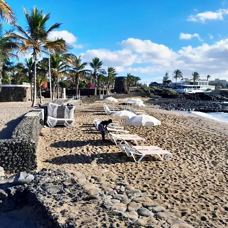 Playa Bastian - Piscina Climatizada - Wifi - Playa 1 Min. Apartamento *