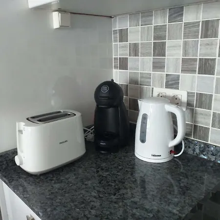 Playa Bastian - Piscina Climatizada - Wifi - Playa 1 Min. Apartamento